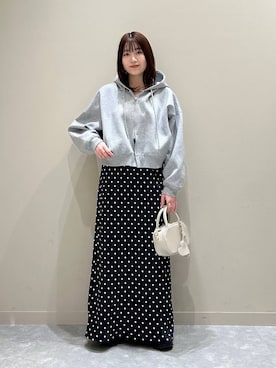 「LOWRYS FARM（ローリーズファーム）のステンレスフープチョーカー 127295（チョーカー、ゴールド系）」を使った、manaty.さん（レディース・159cm）の春コーディネート