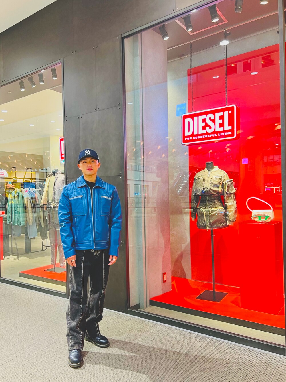 「Diesel、ディーゼル、DIESELららぽーと富士見、ららぽーと富士見、新作、2022ss、レザージャケット、ワークパンツ、春コーデ、シンプル」｜「DIESELのメンズ レザージャケット（ライダースジャケット、ブルー系）」を使った、　Ryujiさん（メンズ・168cm）の冬コーディネートの1枚目の写真