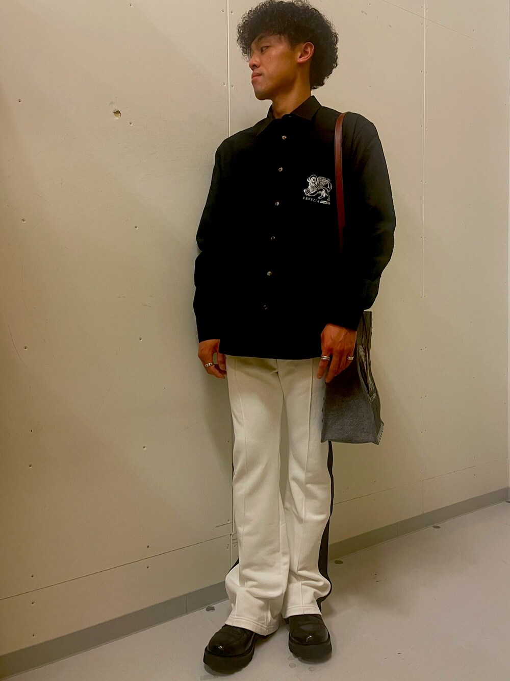「Diesel、DIESELららぽーと富士見、ららぽーと富士見、アフロ、メンズコーデ、お洒落さんとつながりたい、ディーゼル」｜「DIESELのメンズ シャツ プリント（シャツ/ブラウス、ブラック系）」を使った、　Ryujiさん（メンズ・168cm）の春コーディネートの1枚目の写真