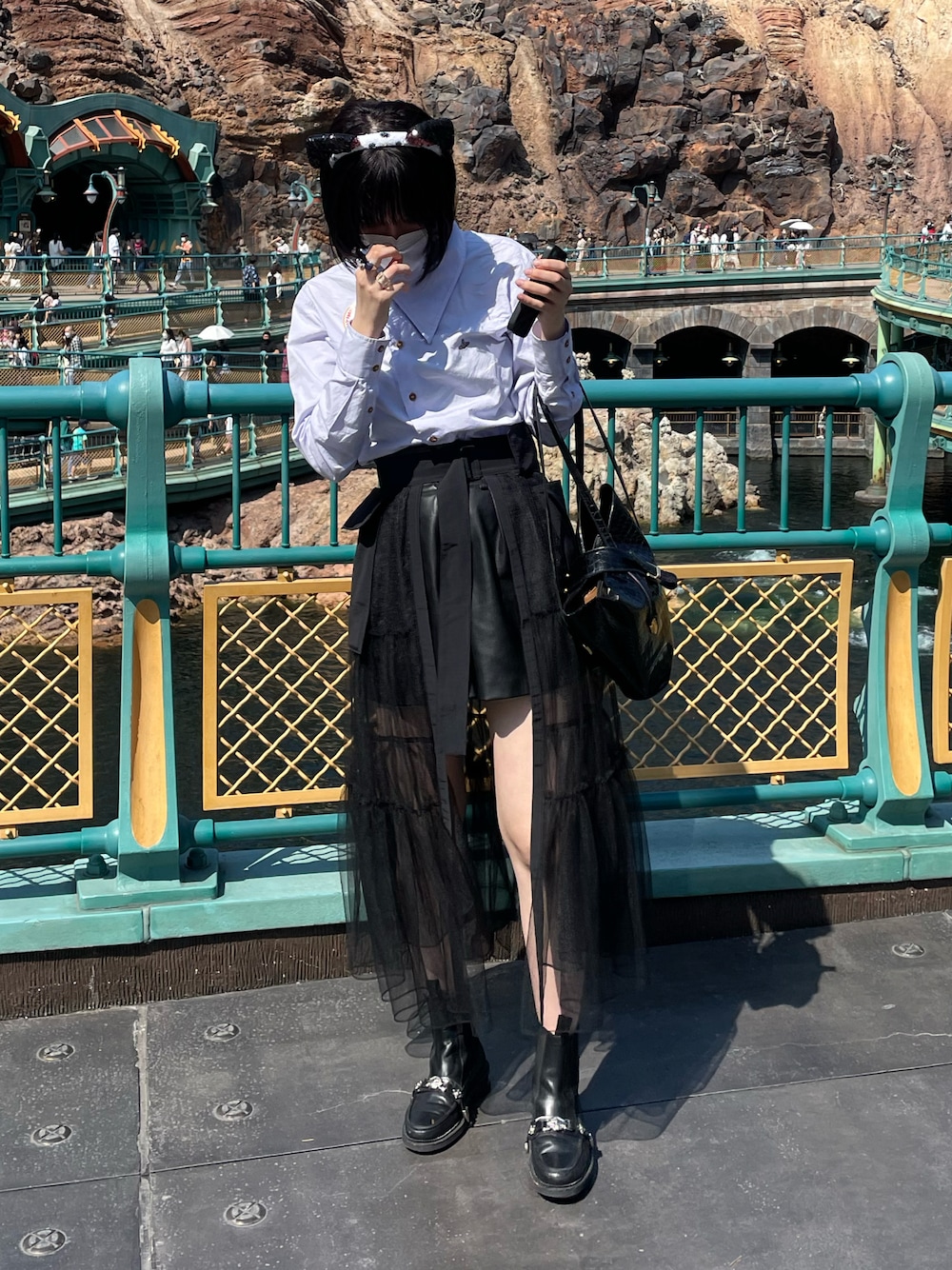 「modegakuen、モード学園、nagoyamodegakuen、名古屋モード学園、休日コーデ、休日スタイル、ootd」｜「Vivienne Westwoodのアイテム（シャツ/ブラウス、ブルー系）」を使った、Hanako Watanabeさん（レディース・170cm）の秋コーディネートの1枚目の写真