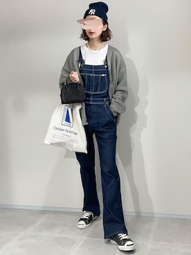 「ジャックパーセル」｜「アイテム（サロペット/オーバーオール）」を使った、あさこさん（レディース・164cm）の秋コーディネート