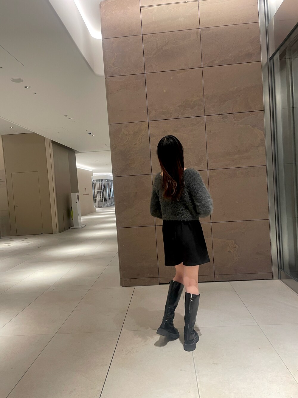 「SHEENのアイテム（シューズ、ブラック系）」を使った、aさん（レディース・163cm）の冬コーディネートの1枚目の写真