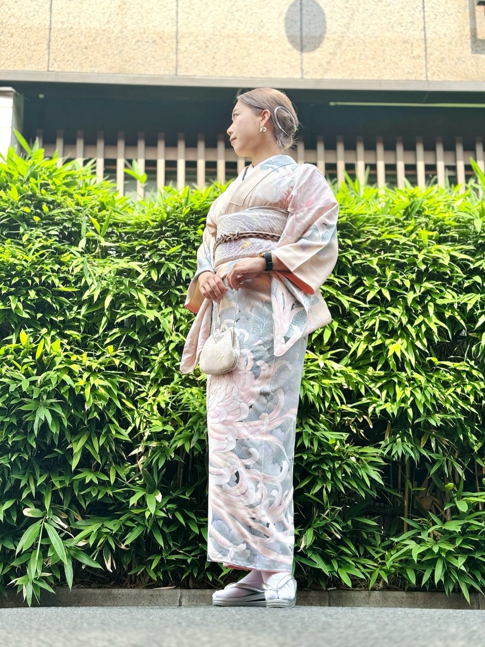 「結婚式、結婚式コーデ、結婚式スタイル、訪問着、着物、オケージョン、着物コーデ、着物女子、シルバー、ハイトーンカラー」｜「Daniel Wellingtonの【新入荷】SWITCH　スマートウォッチケース（デジタル腕時計、ゴールド系）」を使った、芽ねぎさん（レディース・169cm）の夏コーディネートの1枚目の写真