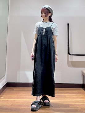 「ITEMS URBANRESEARCH（アイテムズ アーバンリサーチ）のデニムキャミワンピース（ワンピース、ブラック系）」を使った、とももももさん（レディース・157cm）の夏コーディネート