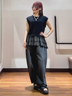 「ITEMS URBANRESEARCH（アイテムズ アーバンリサーチ）のカールヤーンニットベストドッキング（ニット/セーター、ブラック系）」を使った、とももももさん（レディース・157cm）の夏コーディネート