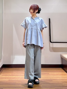 「ITEMS URBANRESEARCH（アイテムズ アーバンリサーチ）の袖フリルスキッパーブラウス（シャツ/ブラウス、ブルー系）」を使った、とももももさん（レディース・157cm）の夏コーディネート