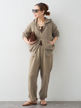 「Johnbull（ジョンブル）の【JOHNBULL/ジョンブル】SWEAT PANTS（スウェットパンツ、ベージュ系）」を使った、MIOさん（レディース・149cm）の春コーディネート