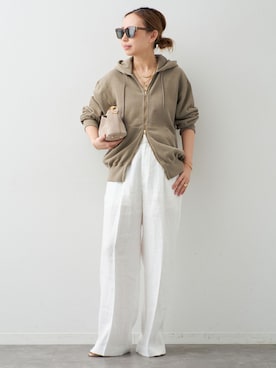 「Deuxieme Classe（ドゥーズィエムクラス）の*OGLINEN Wタックパンツ（スラックス、ホワイト系）」を使った、MIOさん（レディース・149cm）の春コーディネート