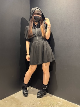 「NIBBLE POISON（ニブルポイズン）のフーディーカットミニＯＰ（ワンピース、ブラック系）」を使った、闇ちゃんさん（レディース・157cm）の夏コーディネート