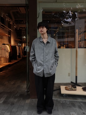 「ANCELLM（アンセルム）のアイテム（シャツ/ブラウス、グレー系）」を使った、宮木 佑さん（メンズ・170cm）の夏コーディネート