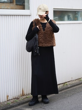 ワンピースを使った「ボアベスト」の人気ファッションコーディネート