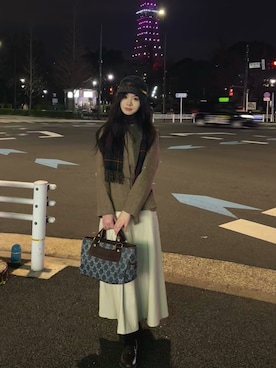 「CELINE（セリーヌ）のアイテム（トートバッグ）」を使った、アィフェさん（レディース・162cm）の秋コーディネート