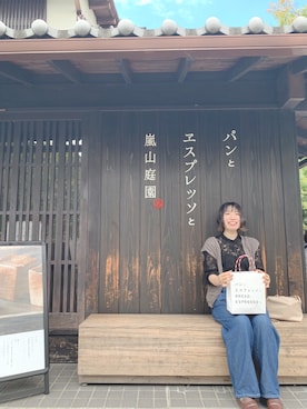 「Honeys（ハニーズ）のアイテム（シャツ/ブラウス、ブラック系）」を使った、あか さたなさん（レディース・162cm）の春コーディネート