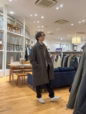 URBAN RESEARCH DOORSのステンカラーコートを使った人気ファッション