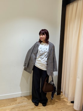「URBAN RESEARCH DOORS（アーバンリサーチドアーズ）の別注/Disney/プリントTシャツ（Tシャツ/カットソー、ホワイト系）」を使った、アユミさん（レディース・160cm）の秋コーディネート