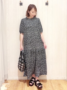 「SHOO・LA・RUE（シューラルー）の花柄ティアードワンピース（ワンピース、ブラック系）」を使った、あいこさん（レディース・157cm）の夏コーディネート