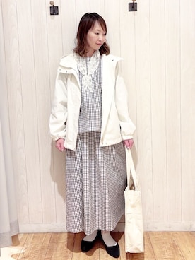 「SHOO・LA・RUE（シューラルー）の【防花粉/高レビュー】きれいもかっこいいも叶える 欲張りマウンテンパーカ（ブルゾン、ホワイト系）」を使った、あいこさん（レディース・157cm）の春コーディネート