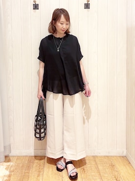 「SHOO・LA・RUE（シューラルー）の【体型カバー】バルーン風ゆるシャツブラウス（シャツ/ブラウス、ブラック系）」を使った、あいこさん（レディース・157cm）の夏コーディネート
