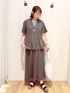 「SHOO・LA・RUE（シューラルー）の【セットアップ可/洗濯機可】サラっと着られる 麻調Ⅴネックタックブラウス（シャツ/ブラウス、グリーン系）」を使った、あいこさん（レディース・157cm）の夏コーディネート