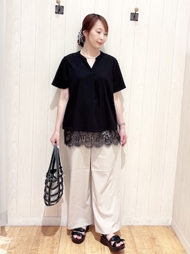 「SHOO・LA・RUE（シューラルー）の【S-LL/洗濯機可】軽凛(かろりん)ひんやり スキッパー裾レースブラウス（シャツ/ブラウス、ブラック系）」を使った、あいこさん（レディース・157cm）の夏コーディネート