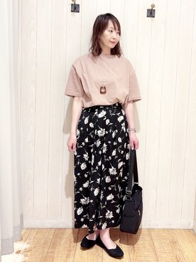 「SHOO・LA・RUE（シューラルー）の【S-LL/柄が選べる】大人上品な花柄でコーデが彩る アソートプリントスカーチョ（その他パンツ、ブラック系）」を使った、あいこさん（レディース・157cm）の春コーディネート