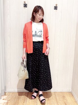 「SHOO・LA・RUE（シューラルー）の【ひんやり/洗濯機可/S-LL】オンにもオフにも マルチに使えるボタンレスカーディガン（カーディガン/ボレロ、オレンジ系）」を使った、あいこさん（レディース・157cm）の夏コーディネート