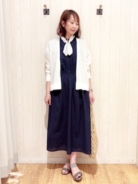 「SHOO・LA・RUE（シューラルー）の【ひんやり/洗濯機可/S-LL】オンにもオフにも マルチに使えるボタンレスカーディガン（カーディガン/ボレロ、ホワイト系）」を使った、あいこさん（レディース・157cm）の春コーディネート