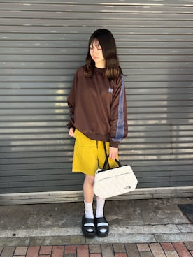 「OOFOS(ウーフォス)のアイテム」を使った、佐々木日茉理さん(レディース・170cm)の春コーディネート