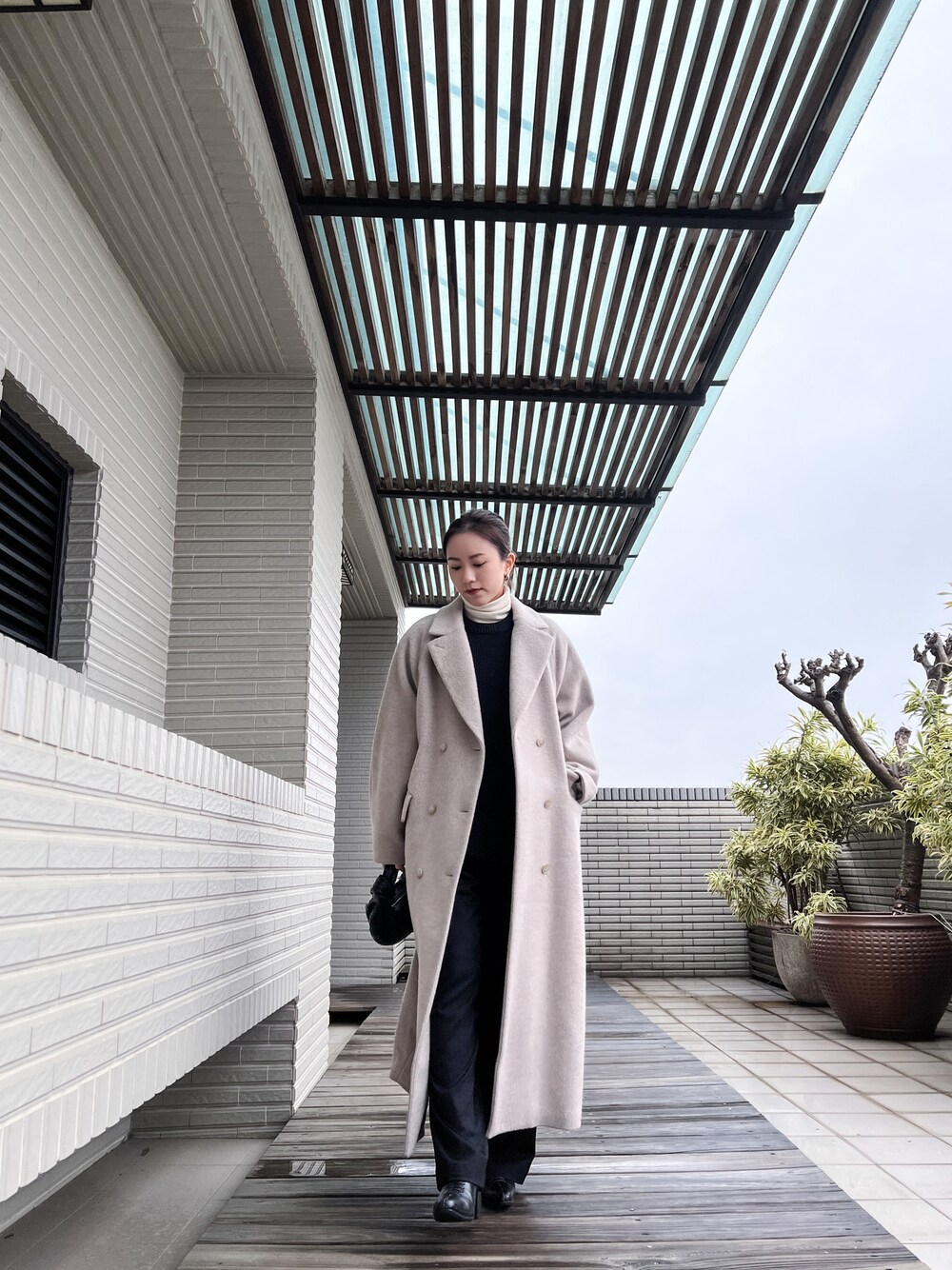 「CLANE、BOTTEGA VENETA、stylemixer」｜「CLANEのDOUBLE WOOL LONG COAT（チェスターコート、ホワイト系）」を使った、Jasmine:)さん（レディース・158cm）の春コーディネートの1枚目の写真