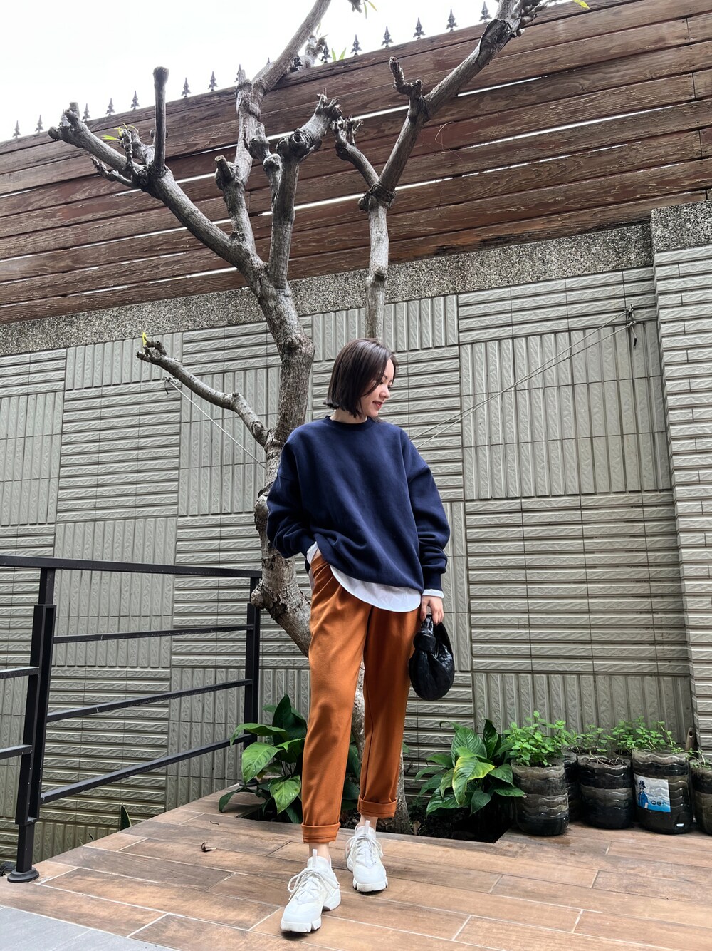 「searoomlynn、RIM.ARK、BOTTEGA VENETA、Dior」｜「searoom Lynnのアイテム（スウェット、ブルー系）」を使った、Jasmine:)さん（レディース・158cm）の冬コーディネートの1枚目の写真