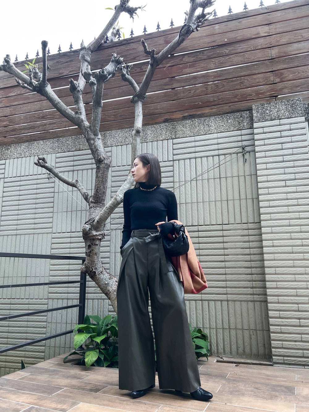 「CLANE、AcneStudios、BOTTEGA VENETA、soierie」｜「Acne Studiosのアイテム（ストール/ショール、ベージュ系）」を使った、Jasmine:)さん（レディース・158cm）の春コーディネートの1枚目の写真