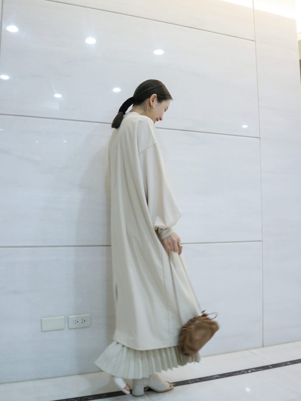 「CLANE、ear、FRAY I.D、BOTTEGA VENETA、Dior、soierie」｜「CLANEのFRONT GATHER LOOSE ONE PIECE（ワンピース、ホワイト系）」を使った、Jasmine:)さん（レディース・158cm）の夏コーディネートの1枚目の写真