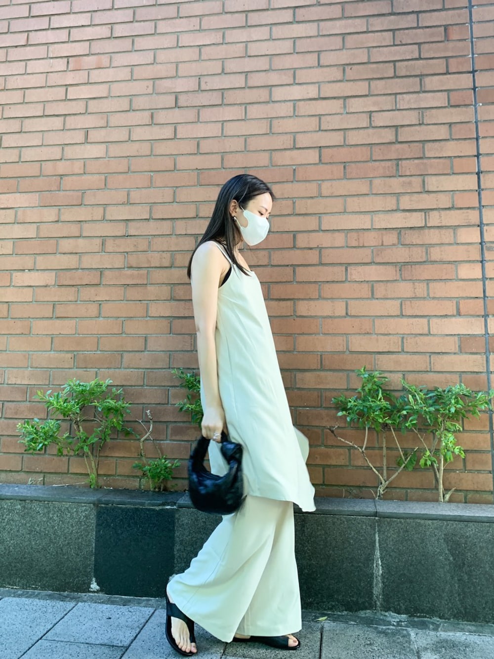 「mouggan、URBAN RESEARCH、TODAYFUL、CLANE、BOTTEGA VENETA」｜「BOTTEGA VENETAのBottega Veneta Jodi Mini Intrecciato Hobo Bag（バックパック/リュック、ブラック系）」を使った、Jasmine:)さん（レディース・158cm）の秋コーディネートの1枚目の写真
