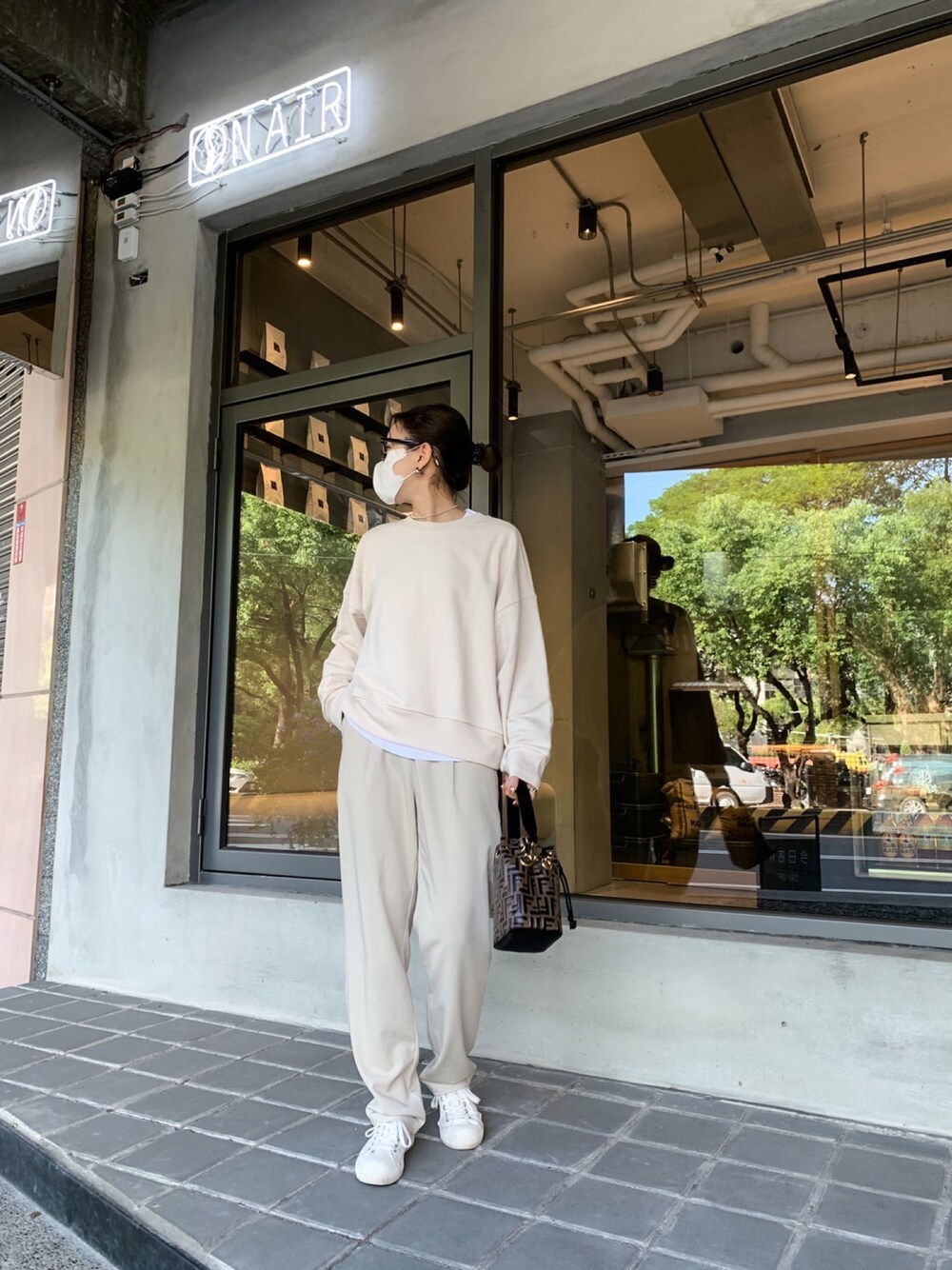 「UNIQLO、FRND、MUJI、FENDI、nothingandothers」｜「UNIQLOのアイテム（スウェット、ベージュ系）」を使った、Jasmine:)さん（レディース・158cm）の冬コーディネートの1枚目の写真