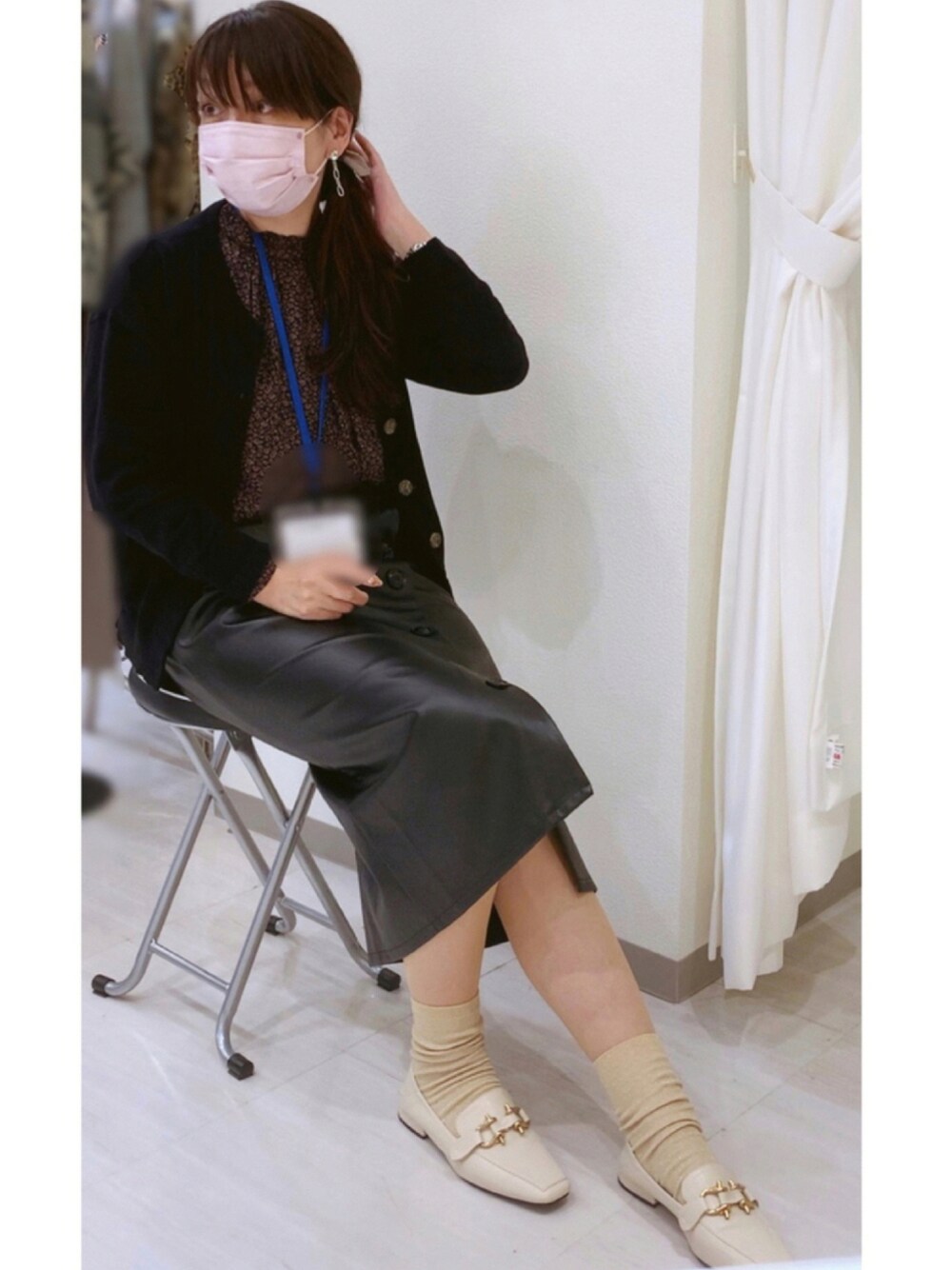 「秋のコーデ、大人女子、フェイクレザー、着回しコーデ、アパレル店員、アダルトおカワたん部、だから秋服が好き、レザースカート」｜「しまむらのアイテム（スカート、ブラック系）」を使った、hito さん（レディース・164cm）の秋コーディネートの1枚目の写真