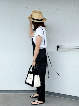 「モノトーンコーデ」｜「アイテム（ビーチサンダル）」を使った、a.megumiさん（レディース・160cm）の夏コーディネート