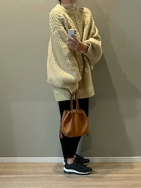 「ボリュームニット」｜「アイテム（スニーカー）」を使った、a.megumiさん（レディース・160cm）の秋コーディネート
