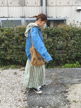 「アイテム（デニムジャケット）」を使った、かなこさん（レディース・156cm）の春コーディネート