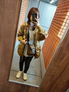 「アイテム（ミリタリージャケット、ゴールド系）」を使った、こはさん（レディース・154cm）の春コーディネート