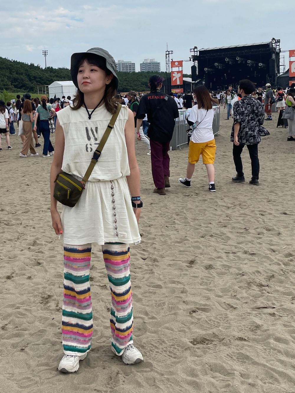 「サマソニ、夏コーデ、ニットパンツ、フェススタイル」｜「BEAMS BOYのWAREHOUSE × BEAMS BOY / 別注 フットボール Tシャツ（Tシャツ/カットソー、ホワイト系）」を使った、odenさん（レディース・161cm）の夏コーディネートの1枚目の写真