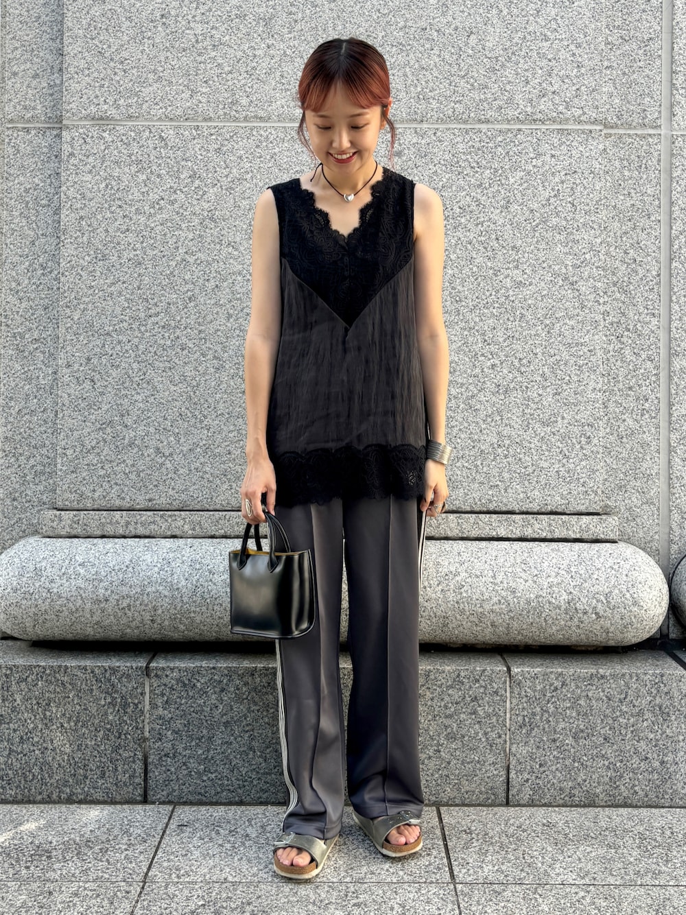 「アツいコーデ全部見せ、お出かけコーデ、夏コーデ、オトナカジュアル、ワントーンコーデ、ブラック、シルバー、NEEDLES、スポーツミックス、トラックパンツ、きれいめカジュアル、休日スタイル、休日コーデ、デートコーデ、ブラックコーデ」｜「BEAUTY&YOUTH UNITED ARROWSのレース ノースリーブ トップス（シャツ/ブラウス、ブラック系）」を使った、odenさん（レディース・162cm）の夏コーディネートの1枚目の写真