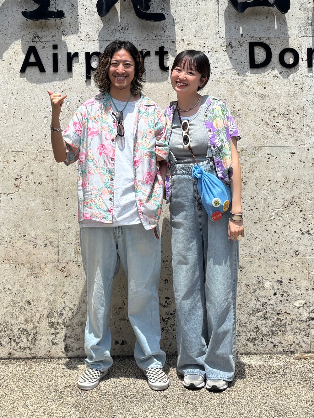 「古着MIX、夏ファッション、アロハシャツ、レイヤードスタイル、カジュアルコーデ、サロペット、マタニティ、サングラス、沖縄、旅行、ペアルック、デニム、パタゴニア、patagonia、リンクコーデ」｜「patagoniaのアイテム（トップス、パープル系）」を使った、odenさん（レディース・162cm）の春コーディネートの1枚目の写真