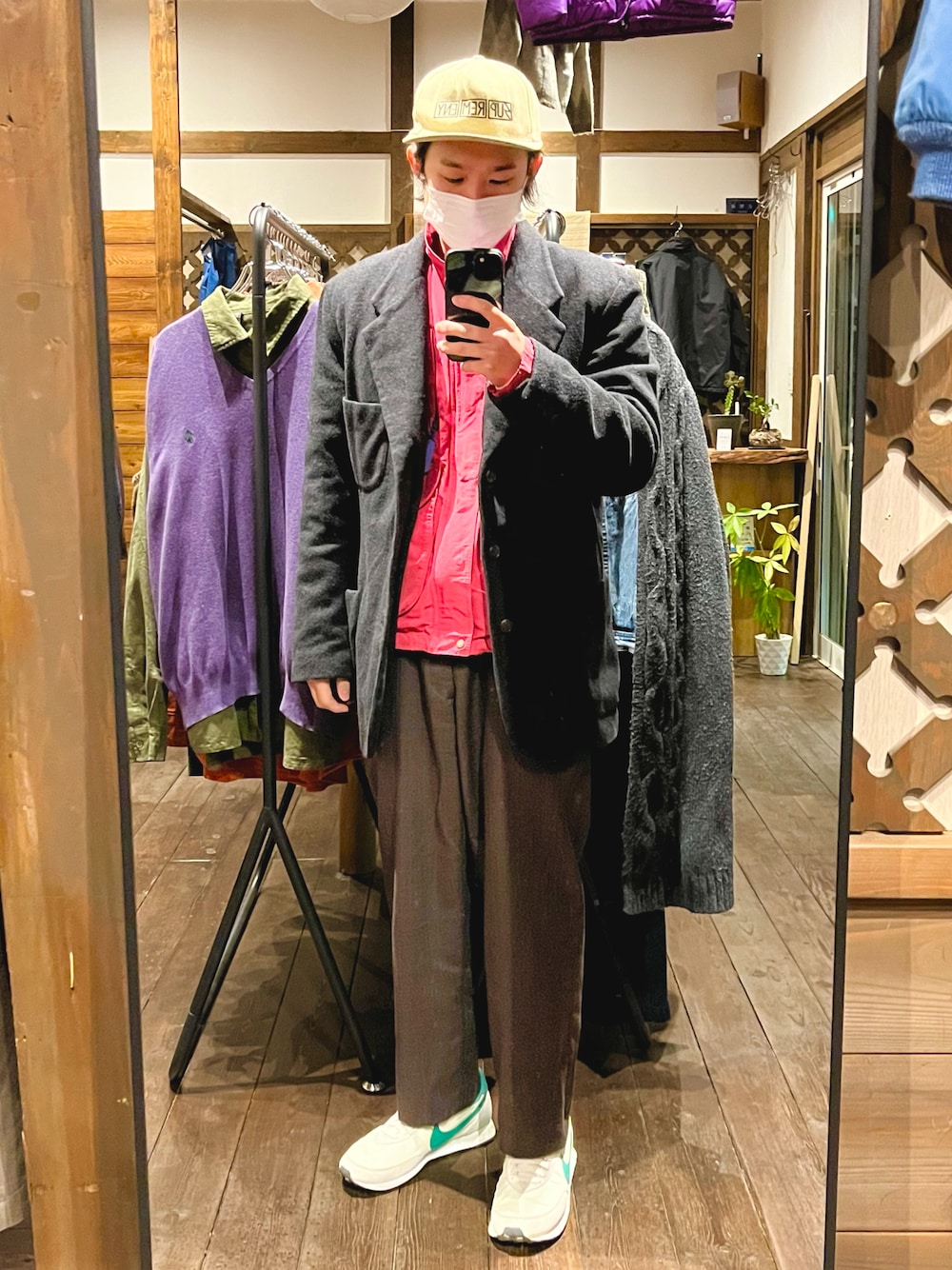 patagoniaのナイロンジャケット（ピンク系）を使ったメンズ人気