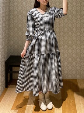 「Green　Parks（グリーンパークス）の・ESCAR ギンガム×花刺繍ワンピース（ワンピース/ドレス、ブラック系）」を使った、hinacoさん（レディース・163cm）の春コーディネート