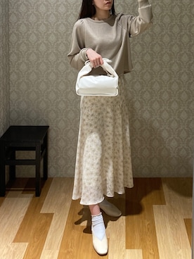 「earth music&ecology（アースミュージックアンドエコロジー）の袖ボリュームダンボールプルオーバー（Tシャツ/カットソー、ベージュ系）」を使った、hinacoさん（レディース・163cm）の春コーディネート