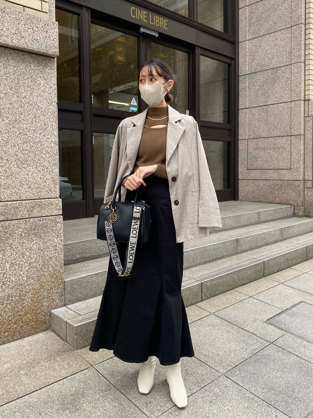 「秋服コーデ、休日コーデ、マーメイドスカート、ユニーク、プチプラ、プチプラコーデ、GRL、GU、dholic、Qoo10、秋コーデ」｜「GRLの●ハイウエストマーメイドツイルスカート［rut596］（スカート、ブラック系）」を使った、𝒌𝒂𝒆𝒅𝒆さん（レディース・160cm）の秋コーディネートの1枚目の写真