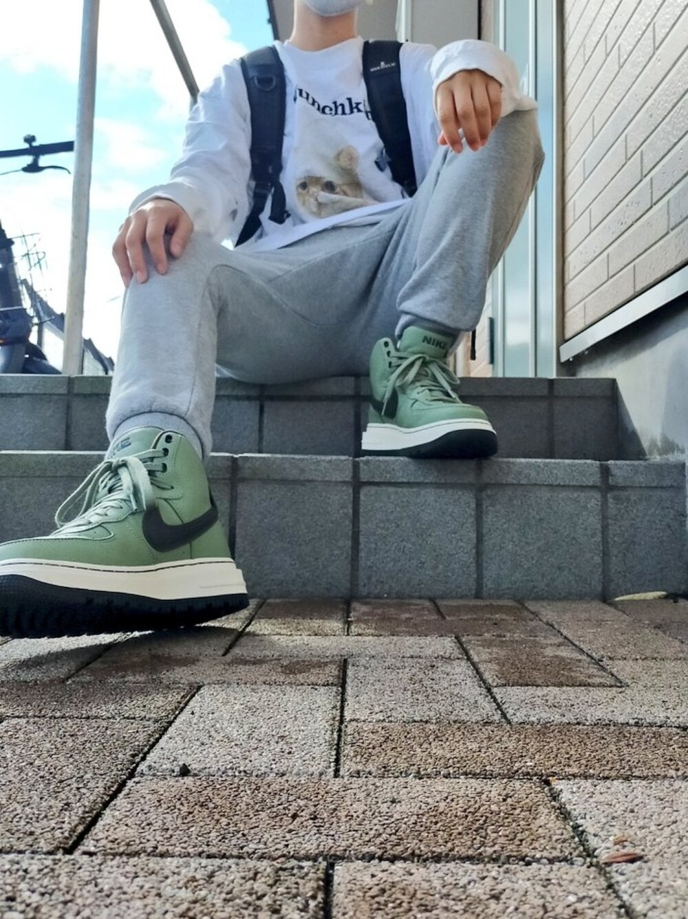 「ゆるコーデ、スウェットパンツ、ナイキ、FREAK’Ｓ STORE、メンズコーデ」｜「NIKEのAIR FORCE 1 BOOT　DA0418-300（スニーカー、グリーン系）」を使った、永瀬さん（メンズ・160cm）の夏コーディネートの1枚目の写真