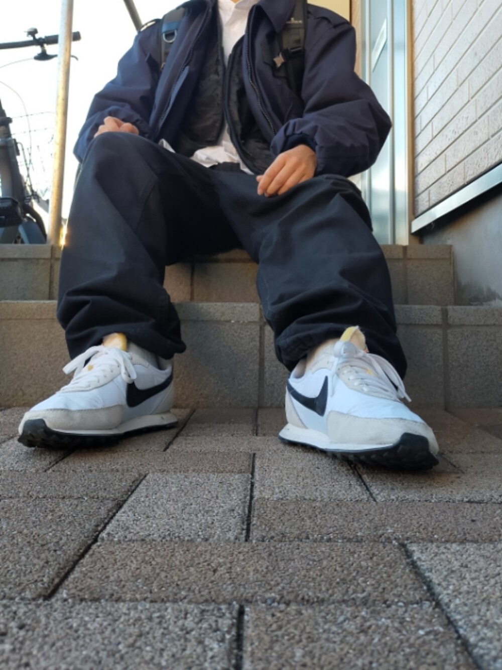 「ユニクロ、古着、カーゴパンツ、軍パン、冬コーデ、ミリタリー、オールブラック」｜「NIKEのNIKE/ナイキ ナイキチャレンジャーOG/チャレンジャー（スニーカー、ホワイト系）」を使った、永瀬さん（メンズ・160cm）の冬コーディネートの1枚目の写真