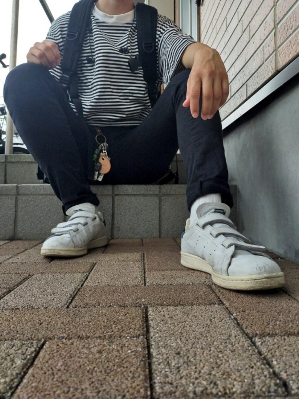 「ボーダー、スキニーデニム、GU、夏コーデ、シンプルコーデ」｜「JOURNAL STANDARDのアイテム（Tシャツ/カットソー、ホワイト系）」を使った、永瀬さん（メンズ・160cm）の夏コーディネートの1枚目の写真