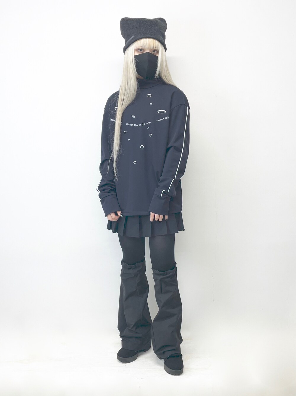 「chloma、SONAR、宇都宮、ニットキャップ、レッグウォーマー、クロマ」｜「chlomaのアイテム（Tシャツ/カットソー、ブルー系）」を使った、SONARさん（レディース・160cm）の秋コーディネートの1枚目の写真